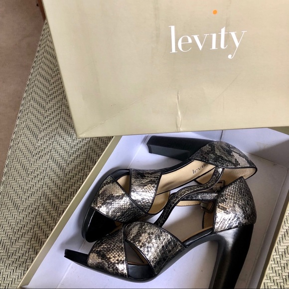 Cool  Vintage Levity Heels - Picture 2 of 8